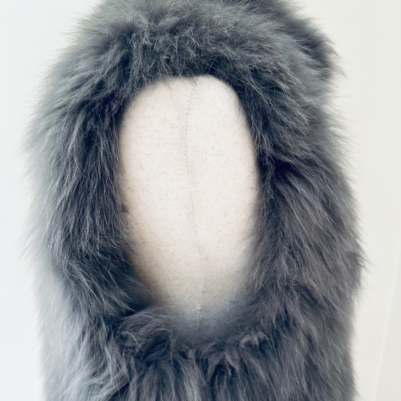 Theory Hanalee Genuine Fox Fur Vest - Picture 9 of 11
